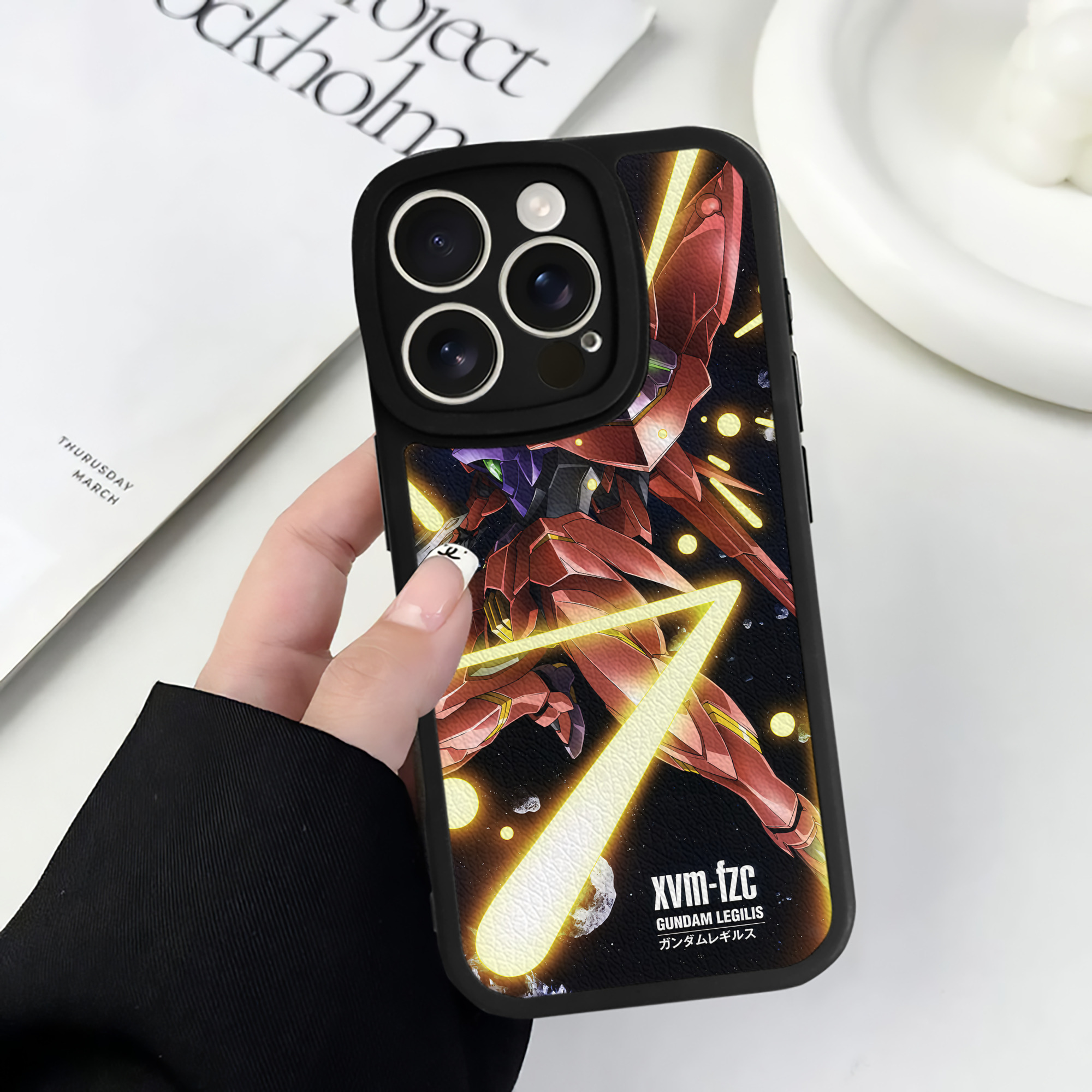 （画像用） 機動戦士ガンダム Mobile Suit Gundam 【iPhone 16シリーズ対応】シリコンスマホケース（レザー調） 材質：シリコン